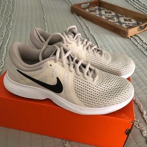 Women’s Nike Tennis Shoes